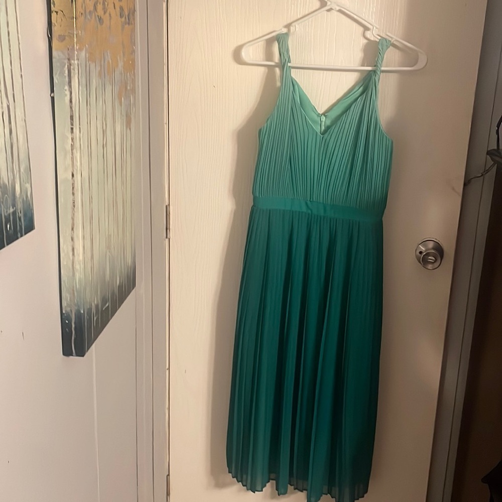 Banana Republic size 0 green dress.
Wore once to a wedding.